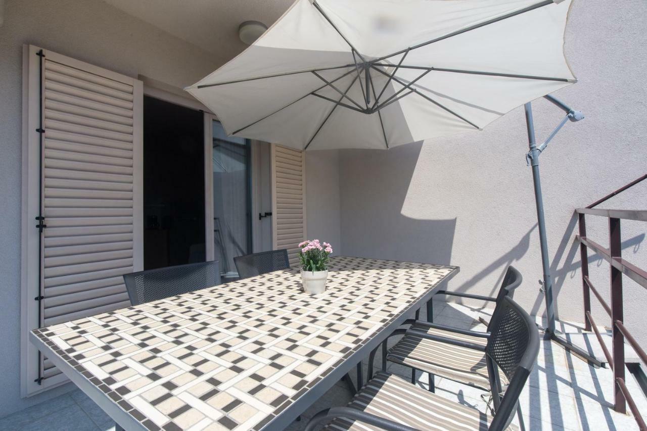 Apartments Marta Krk Town Exterior photo